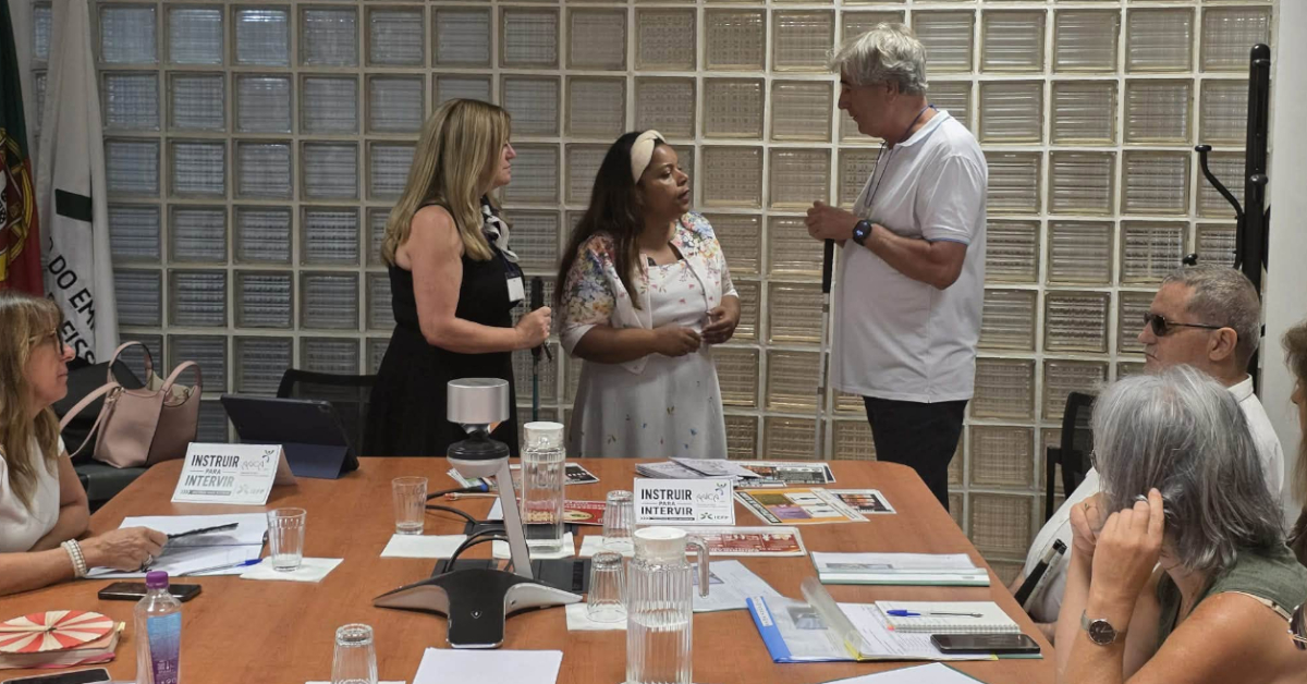 Teresa Vaz e Rui Oliveira numa ação do projeto Instruir para Intervir no IEFP em Faro