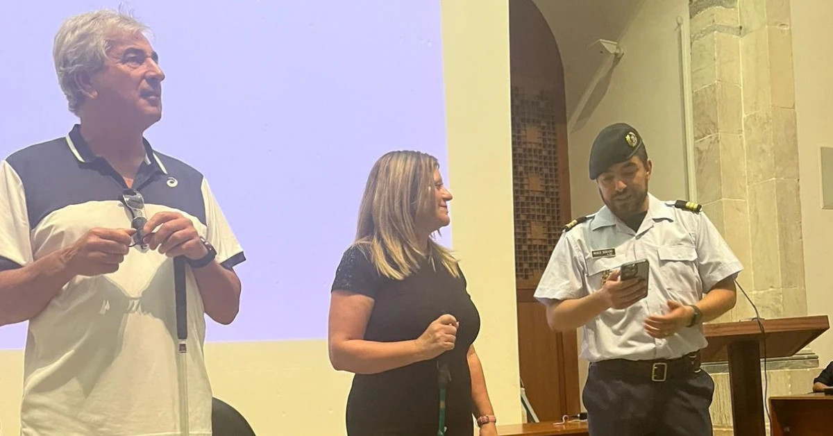 Teresa Vaz e Rui Oliveira a interagir como um Guarda GNR