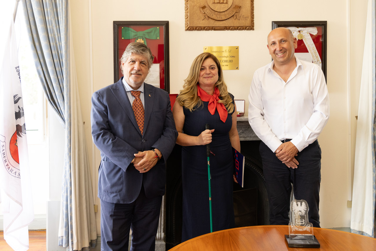Teresa Vaz junto com os representantes da ENB